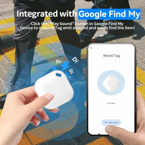 Person hält Smartphone mit Google Find My App