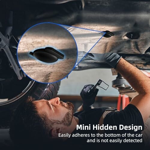 Mechaniker installiert ein kleines Gerät unter einem Auto.